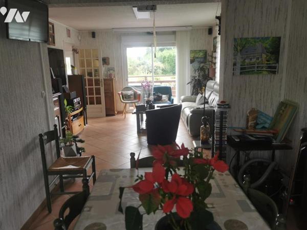 10 minutes de la mer, 5 minutes des commerces, maison de 4 chambres avec plus de 100 m2 de garage.