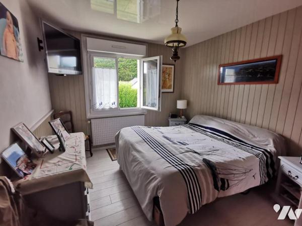 10 minutes de la mer, 5 minutes des commerces, maison de 4 chambres avec plus de 100 m2 de garage.