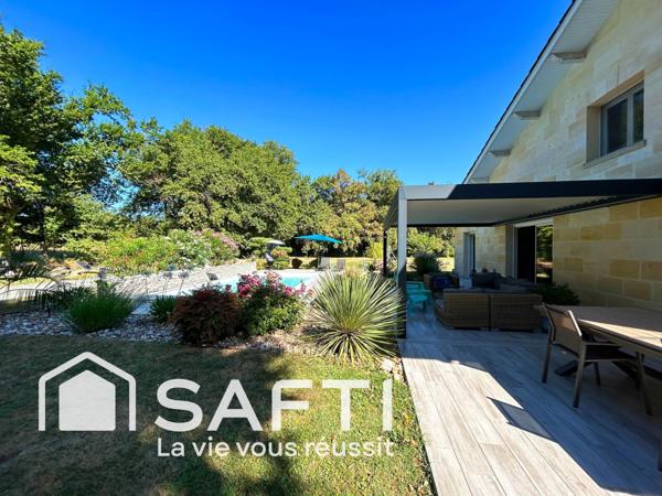 Maison de 223m² - 8 pièces - Piscine - Garage