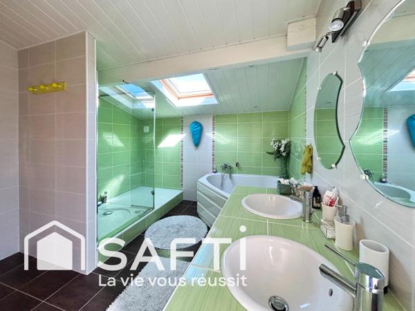 Maison de 223m² - 8 pièces - Piscine - Garage