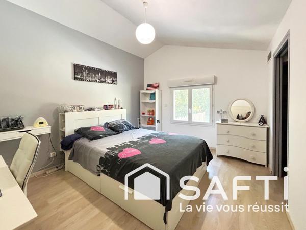 Maison de 223m² - 8 pièces - Piscine - Garage