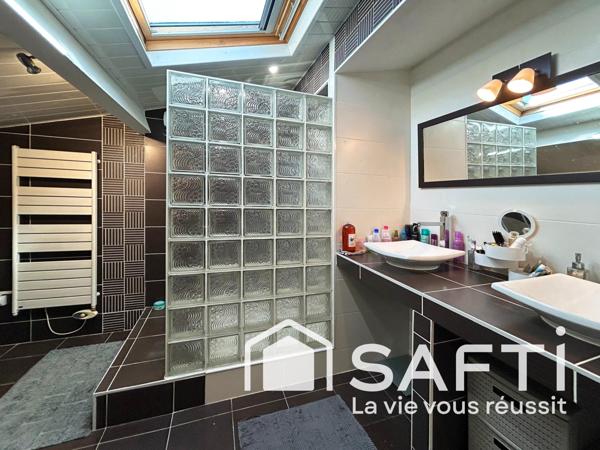 Maison de 223m² - 8 pièces - Piscine - Garage