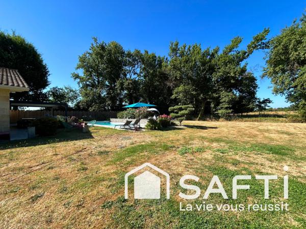 Maison de 223m² - 8 pièces - Piscine - Garage