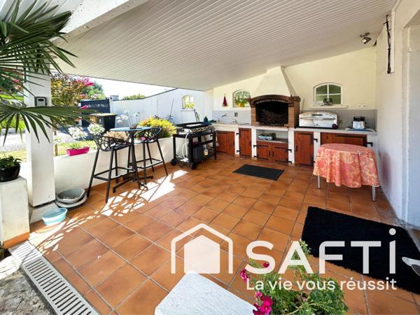 Maison de 223m² - 8 pièces - Piscine - Garage