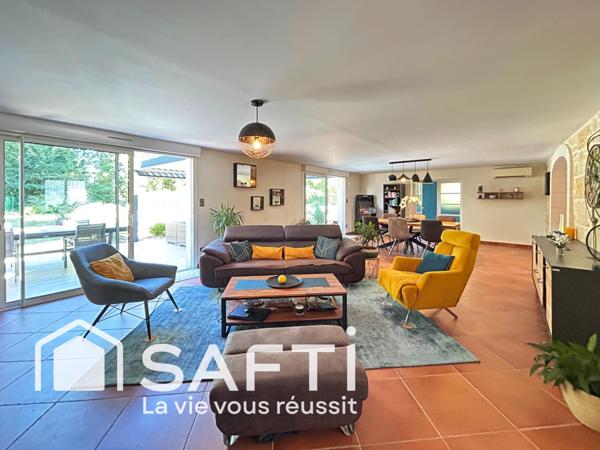 Maison de 223m² - 8 pièces - Piscine - Garage