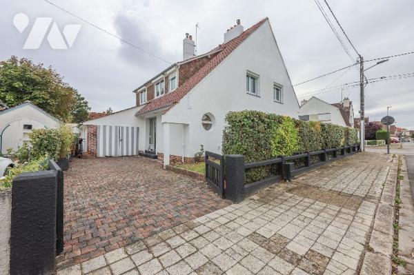 Villa rénovée de 211m² avec garage située dans le quartier QUENTOVIC proche plage et commerces
