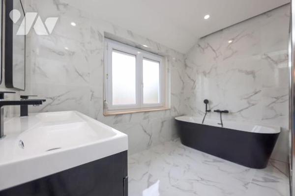 Villa rénovée de 211m² avec garage située dans le quartier QUENTOVIC proche plage et commerces