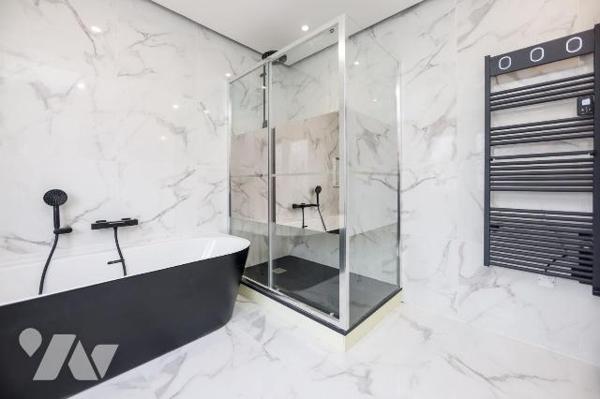 Villa rénovée de 211m² avec garage située dans le quartier QUENTOVIC proche plage et commerces