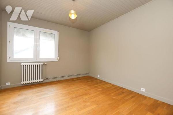 Villa rénovée de 211m² avec garage située dans le quartier QUENTOVIC proche plage et commerces