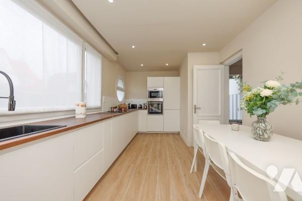 Villa rénovée de 211m² avec garage située dans le quartier QUENTOVIC proche plage et commerces