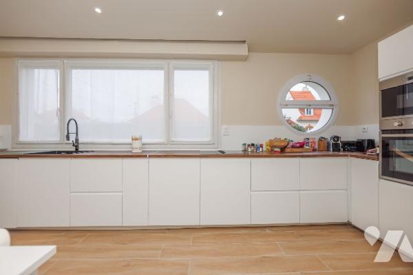 Villa rénovée de 211m² avec garage située dans le quartier QUENTOVIC proche plage et commerces