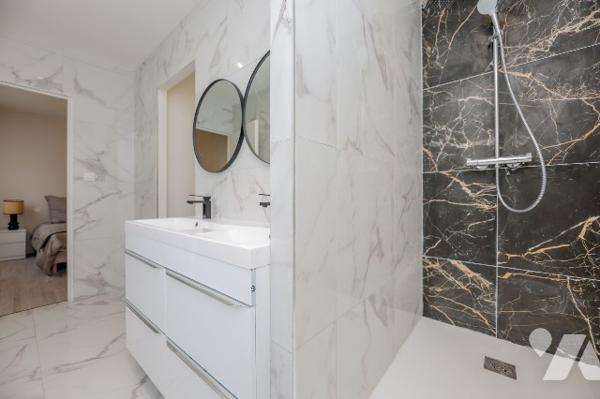 Villa rénovée de 211m² avec garage située dans le quartier QUENTOVIC proche plage et commerces