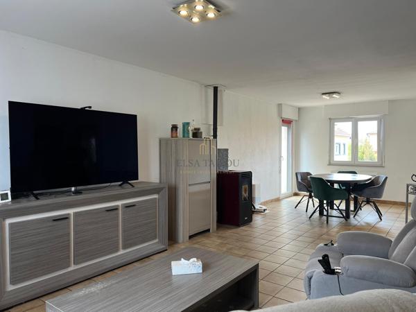 Mondelange – Maison 189 m² – Jardin, terrasse, double garage À Mondelange , Maison individuelle 189 m² sur un terrain d’environ 485 m² ,