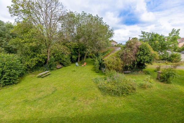 Ancien hôtel rénové avec gîtes à deux pas du lac de Pierre-Percée