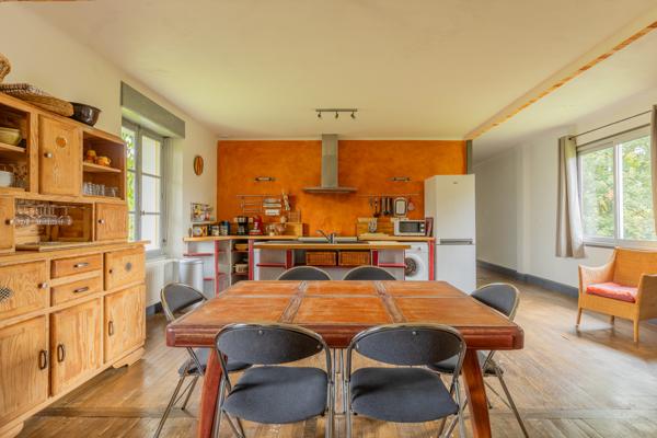 Ancien hôtel rénové avec gîtes à deux pas du lac de Pierre-Percée