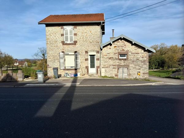 Belle maison en pierre apparente.  Idéale pour investissement. À venir visiter sans tarder !