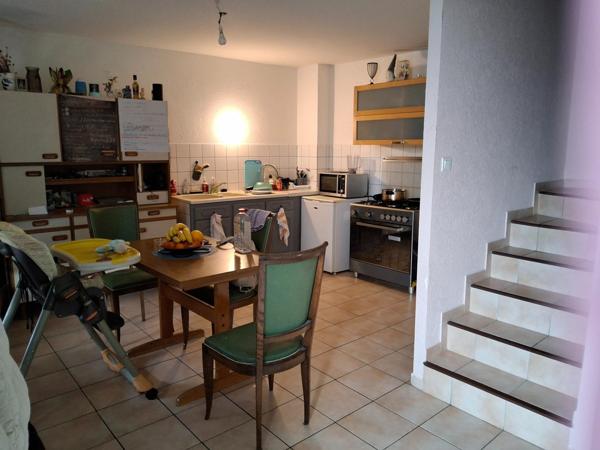 Belle maison en pierre apparente.  Idéale pour investissement. À venir visiter sans tarder !