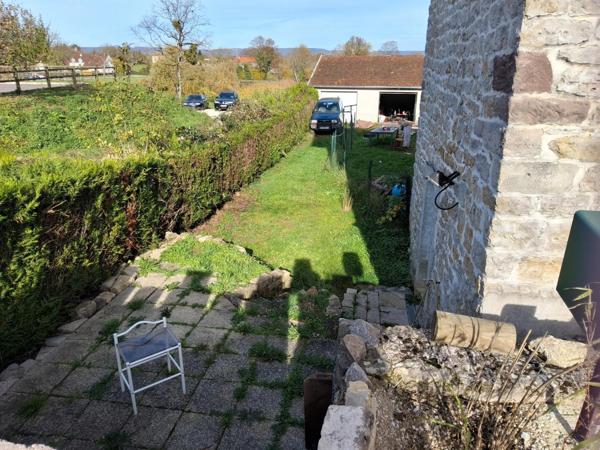 Belle maison en pierre apparente.  Idéale pour investissement. À venir visiter sans tarder !