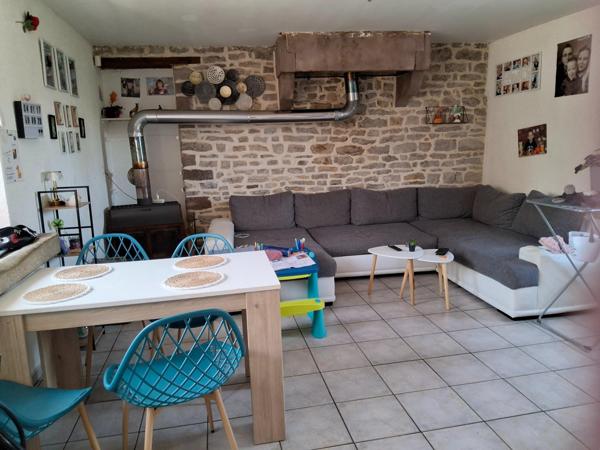 Belle maison en pierre apparente.  Idéale pour investissement. À venir visiter sans tarder !