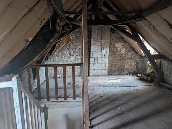 IMMEUBLE DE RAPPORT – CENTRE-VILLE BAUGÉ  – FORTE RENTABILITÉ POTENTIELLE