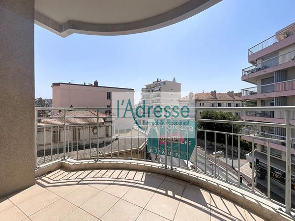 Appartement Antibes 3 pièce(s) 67.98 m2