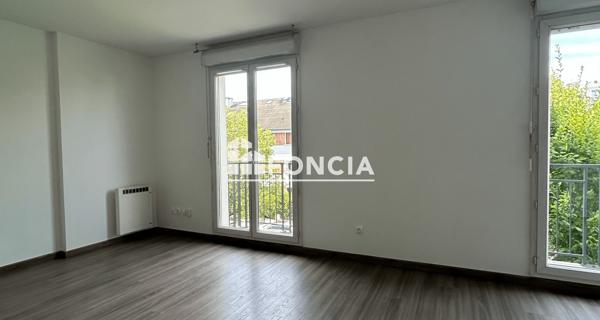Location Studio 31.51 m² - Massy 91300