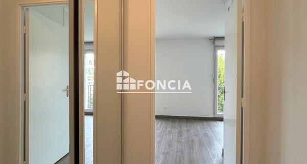 Location Studio 31.51 m² - Massy 91300