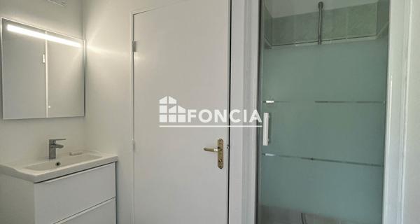 Location Studio 31.51 m² - Massy 91300