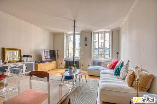Versailles, Notre-Dame, appartement 5 pièces 105 m² carrez situé au premier étage d'un immeuble ancien €895 000 ** - Référence 27677