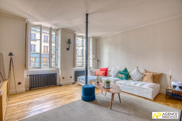 Versailles, Notre-Dame, appartement 5 pièces 105 m² carrez situé au premier étage d'un immeuble ancien €895 000 ** - Référence 27677