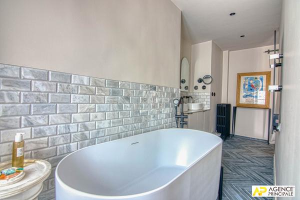 Versailles, Notre-Dame, appartement 5 pièces 105 m² carrez situé au premier étage d'un immeuble ancien €895 000 ** - Référence 27677