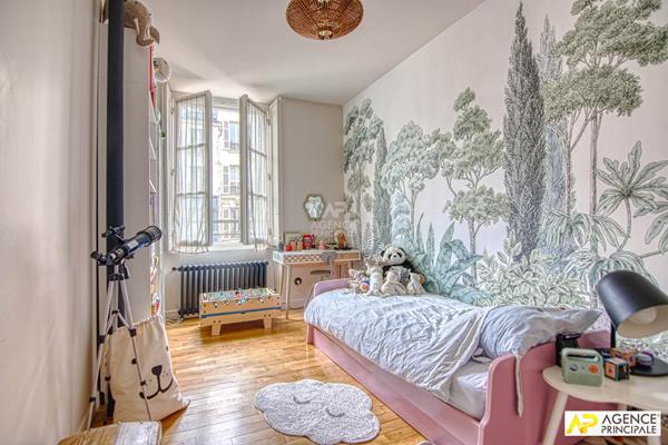 Versailles, Notre-Dame, appartement 5 pièces 105 m² carrez situé au premier étage d'un immeuble ancien €895 000 ** - Référence 27677