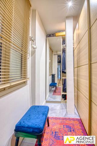 Versailles, Notre-Dame, appartement 5 pièces 105 m² carrez situé au premier étage d'un immeuble ancien €895 000 ** - Référence 27677