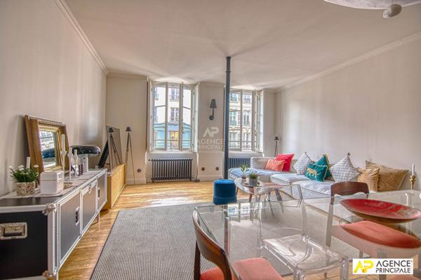 Versailles, Notre-Dame, appartement 5 pièces 105 m² carrez situé au premier étage d'un immeuble ancien €895 000 ** - Référence 27677