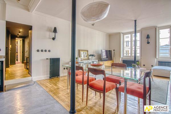 Versailles, Notre-Dame, appartement 5 pièces 105 m² carrez situé au premier étage d'un immeuble ancien €895 000 ** - Référence 27677