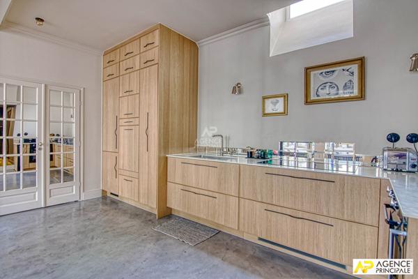 Versailles, Notre-Dame, appartement 5 pièces 105 m² carrez situé au premier étage d'un immeuble ancien €895 000 ** - Référence 27677