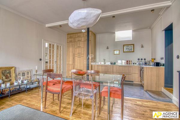 Versailles, Notre-Dame, appartement 5 pièces 105 m² carrez situé au premier étage d'un immeuble ancien €895 000 ** - Référence 27677