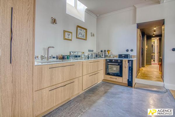 Versailles, Notre-Dame, appartement 5 pièces 105 m² carrez situé au premier étage d'un immeuble ancien €895 000 ** - Référence 27677