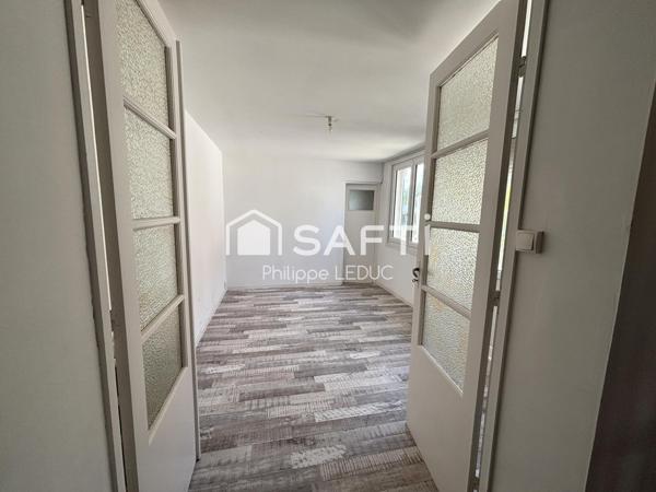 Maison semi mitoyenne avec garage - Beaux volumes !