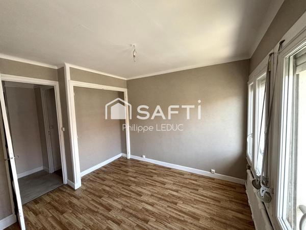 Maison semi mitoyenne avec garage - Beaux volumes !