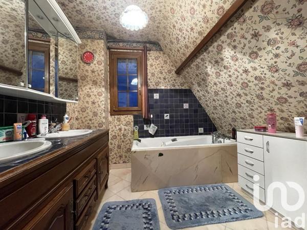 Maison traditionnelle 6 pièces de 120 m² à Foucarmont (76340)