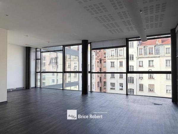 Bureaux à louer lumineux en location à Lyon 6ème avec accès transports
