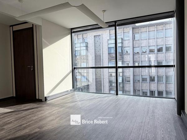 Bureaux à louer lumineux en location à Lyon 6ème avec accès transports