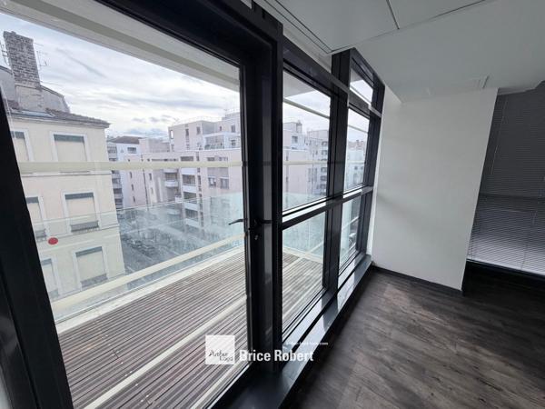 Bureaux à louer lumineux en location à Lyon 6ème avec accès transports