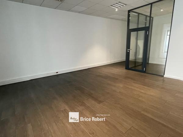 Bureaux à louer lumineux en location à Lyon 6ème avec accès transports