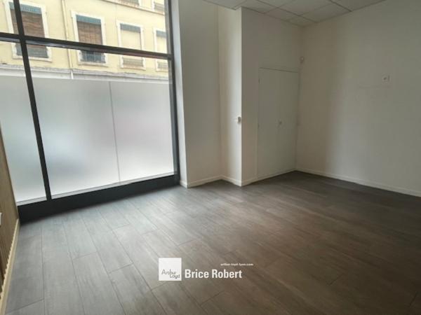 Bureaux à louer lumineux en location à Lyon 6ème avec accès transports