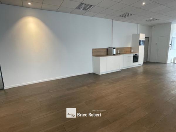 Bureaux à louer lumineux en location à Lyon 6ème avec accès transports