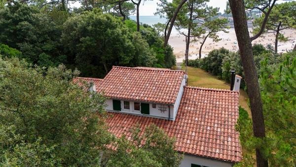 PROPRIETE UNIQUE PLEINE VUE MER AVEC ACCES DIRECT A LA PLAGE A VAUX SUR MER