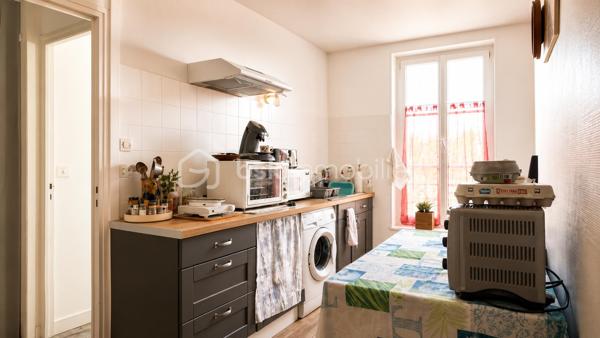 💼 Investissez dans un bien de caractère offrant une rentabilité immédiate !
     APPARTEMENT DE 58 m² | 108 000 €
Au cœur du centre historique de Louviers, découvrez cet appartement de 58 m², situé au 1er étage d'un immeuble classé Monument Historique. Vendu loué 650 € charges comprises par mois, il représente une opportunité idéale pour développer votre patrimoine avec un locataire déjà en place.

Vous apprécierez son séjour lumineux de 20 m², sa cuisine indépendante, sa grande chambre avec placard, son entrée avec rangement, sa salle de bains et son wc.

En bon état général, l'appartement bénéficie de fenêtres PVC double vitrage, d'un chauffage électrique individuel et d'un emplacement privilégié, à quelques pas des commerces, des écoles et de toutes les commodités.
✨ Les atouts qui font la différence

🏛 Immeuble classé Monument Historique
💰 Appartement vendu loué 650 €/mois (charges comprises)
📍 Hyper-centre de Louviers
📐 58 m² habitables
🛋 Séjour de 20 m²
🛏 Grande chambre avec placard
✅ Bon état général – aucun gros travaux à prévoir

Un investissement clé en main, alliant le charme de l'ancien, un emplacement recherché et des revenus locatifs immédiats.

📞Pour visiter N’hésitez pas à me contacter 06 83 30 17 01
Prix du bien : 108 000,00 €
Les honoraires d'agence sont à la charge du vendeur.