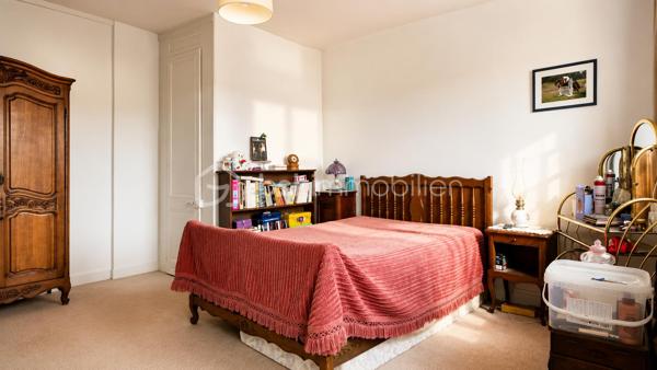 💼 Investissez dans un bien de caractère offrant une rentabilité immédiate !
     APPARTEMENT DE 58 m² | 108 000 €
Au cœur du centre historique de Louviers, découvrez cet appartement de 58 m², situé au 1er étage d'un immeuble classé Monument Historique. Vendu loué 650 € charges comprises par mois, il représente une opportunité idéale pour développer votre patrimoine avec un locataire déjà en place.

Vous apprécierez son séjour lumineux de 20 m², sa cuisine indépendante, sa grande chambre avec placard, son entrée avec rangement, sa salle de bains et son wc.

En bon état général, l'appartement bénéficie de fenêtres PVC double vitrage, d'un chauffage électrique individuel et d'un emplacement privilégié, à quelques pas des commerces, des écoles et de toutes les commodités.
✨ Les atouts qui font la différence

🏛 Immeuble classé Monument Historique
💰 Appartement vendu loué 650 €/mois (charges comprises)
📍 Hyper-centre de Louviers
📐 58 m² habitables
🛋 Séjour de 20 m²
🛏 Grande chambre avec placard
✅ Bon état général – aucun gros travaux à prévoir

Un investissement clé en main, alliant le charme de l'ancien, un emplacement recherché et des revenus locatifs immédiats.

📞Pour visiter N’hésitez pas à me contacter 06 83 30 17 01
Prix du bien : 108 000,00 €
Les honoraires d'agence sont à la charge du vendeur.